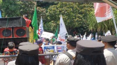 Tak Diterima Walikota, Demo Buruh Beralih Ke Gedung DPRD Depok Serukan Ganti Walikota Depok