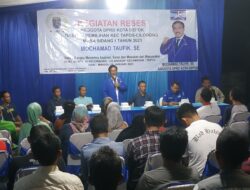 Gelar Reses, Mochamad Taufik Tebar 19 Unit Laptop