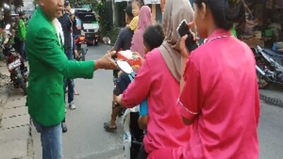 Berkah Ramadan, Yam Syari Amirudin Tebar Ratusan Takjil