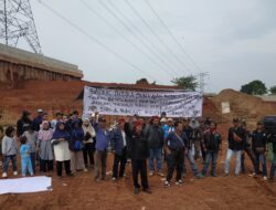 Akibat Belum Dibayar, Warga Limo Membludak Tuntut Ganti Rugi