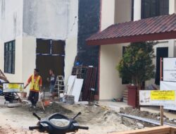 Tanpa Pedulikan Keselamatan, Pekerja Pembangunan Rehabilitasi Kantor Jatijajar Abaikan K3