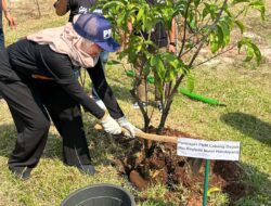 PNM Salurkan 1.000 Bibit Pohon untuk Taman Alun-alun Barat Kota Depok