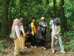 Aksi Bersih di Belantara Hutan Kota UI Incar Sampah Plastik