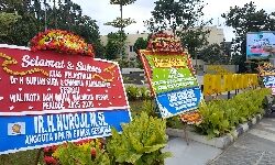 Karangan Bunga Penuhi Balai Kota Depok Untuk Supian-Chandra, Berkah Atau Sampah?