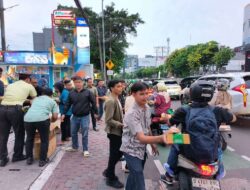BRI Warung Buncit Bagikan 300 Takjil