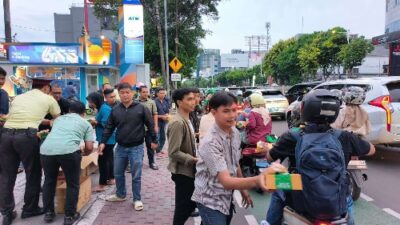 BRI Warung Buncit Bagikan 300 Takjil