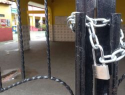 Gerbang SDN Utan Jaya Digembok Pemilik Tanah, Warga Berharap Anak-anak Bisa Sekolah Kembali