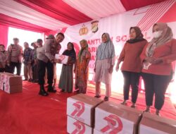 Bawa 200 Paket Sembako dan Nakes, Polres Metro Depok Sambangi Warga TPA Cipayung