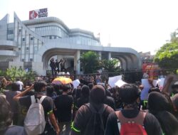 Digeruduk Mahasiswa Gegara KIP Kuliah, Pihak Kampus JGU Bungkam