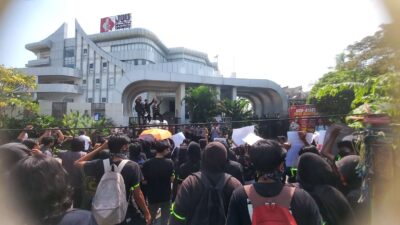 Digeruduk Mahasiswa Gegara KIP Kuliah, Pihak Kampus JGU Bungkam