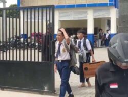 Habiskan 28 Miliar Pembangunan Gedung Sekolah, Siswa SMPN 3 Depok Bawa Meja Belajar dari Rumah