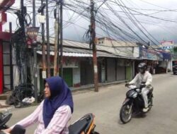 Kabel Semrawut Resahkan Warga dan Pengguna Jalan di Kelapa Dua