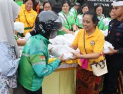 Pura Dalem Prajapati Purna Pralina Gelar Saka Bhoga Sevanam, 400 Nasi Kotak Dibagikan kepada Warga