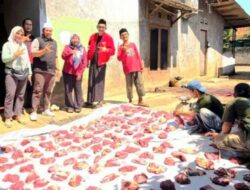 Wujud Gotong Royong, DPC PDI Perjuangan Depok Gandeng Legislatif Jawa Barat Ahmad Faisyal Potong Hewan Kurban