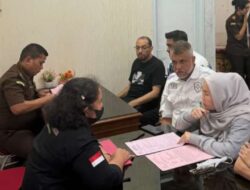 Libatkan Pasangan Selebritis, Kejari Depok Terima Barbuk dan Tersangka Kasus PT DSI 