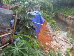 Bertahun-tahun Tak Tersentuh Bantuan Pemkot Depok, Tiga Rumah Roboh di Jatijajar