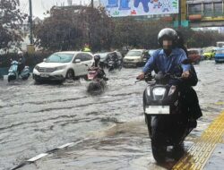 Diguyur Hujan, Lalin Jalan Raya Margonda Tersendat Akibat Banjir
